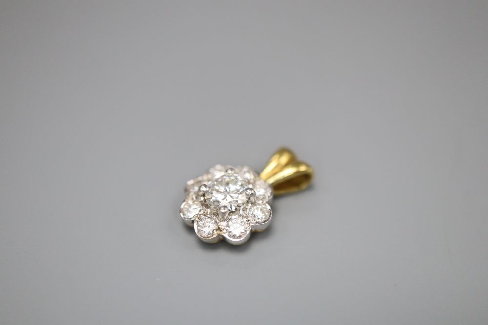 An 18ct. gold diamond cluster pendant, 0.75cm, gross 1.6 grams